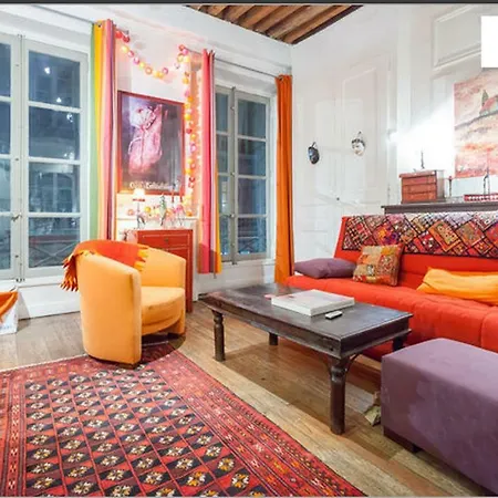 Salon Et Mezzanine Centre Homestay *